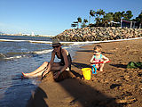 Townsville - Beach - Liz - Lyra (Photo by Laura)