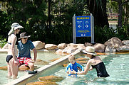 Townsville - Pioneer Park - Swimming Pool - Laura - Joel - Lyra - Liz
