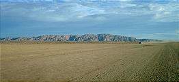 Ensenada to San Felipe - Lake Diablo - Dry Lakebed - Another Car (12/29/2001 3:52 PM)