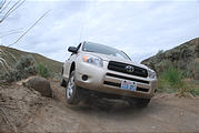 Quilomene - Toyota RAV4 Demonstrates Its Articulation