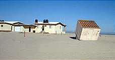 Las Encantadas - Overturned Hut (12/31/2001 9:42 AM)