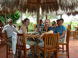 Tamarindo - Lunch - Ken Liz Esteban Geoff Luis Laura (photo by Dottie) (Jan 3, 2005)