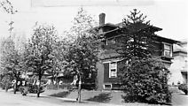 19370000 0000 P40G0 - House - 903 16th Ave E - ArchivePhoto - SE Corner
