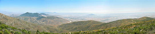 San Ysidro Mountains Trail - Looking into Mexico - Tecate on the left, Tijuana on the right (May 31, 2006 2:31 PM)